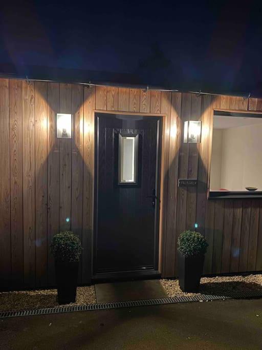 Larks Leaze Lodge, Steeple Ashton, Wiltshire Trowbridge Exterior foto