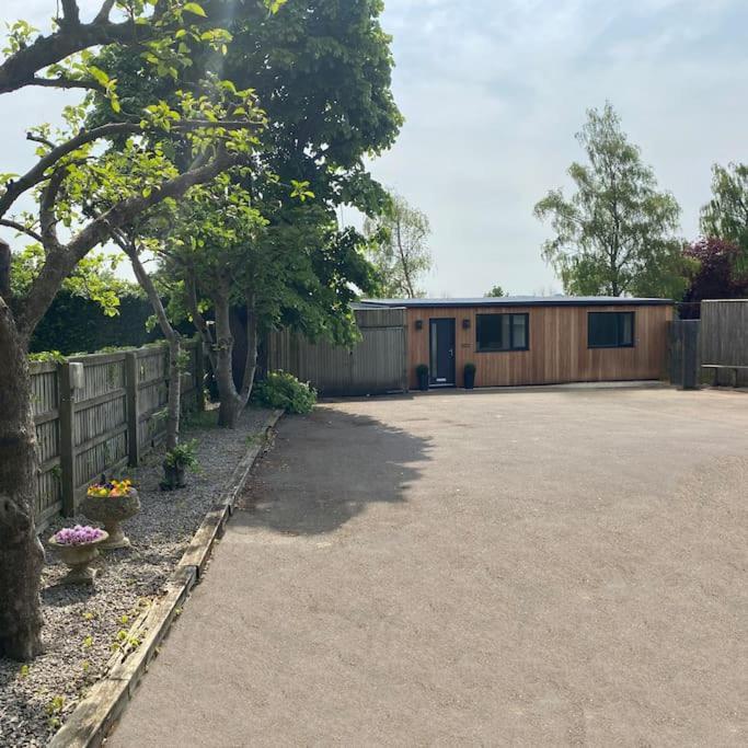 Larks Leaze Lodge, Steeple Ashton, Wiltshire Trowbridge Exterior foto